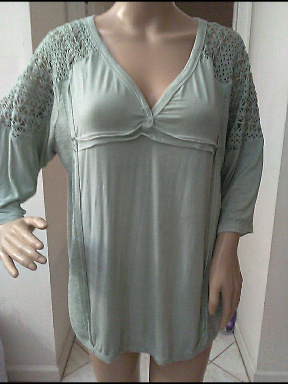 POL Light Sage Crochet-Shoulder V-Neck Women's Top SZM LG X-SOFT